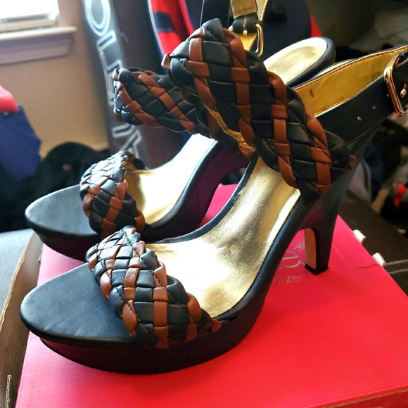Heels - Picture 1 of 5